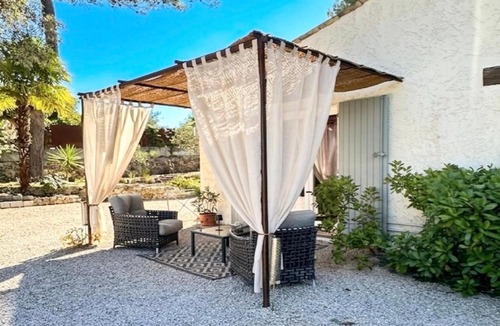 Valbonne House | Villa Les Lucioles - Chambre indépendante - Piscine - Petit déjeuner - Parking
