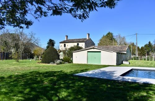 Jau-Dignac-et-Loirac Villa | Villa médocaine avec piscine chauffée, 10 couchages, grand terrain clos, proche océan
