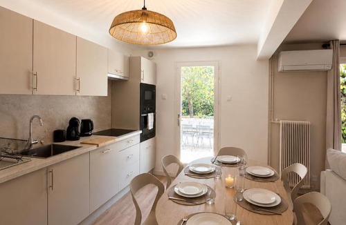Mirail - Universite House | Villa Occitane - Elegant 6 Bedroom House with Garden