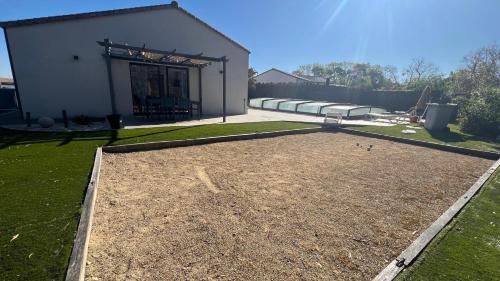 Saint-Jean-de-Monts Villa | Villa palmeraie - piscine privée et boulodrome