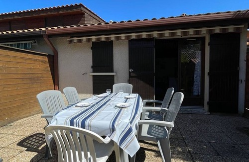 Capbreton Villa | Villa patio, parking - 4 guests