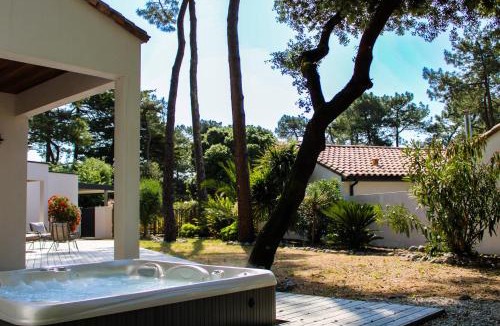 Bretignolles-sur-Mer Villa | Villa Pinède 800m from Beach Private Jacuzzi Pine Forest Sleeps 8
