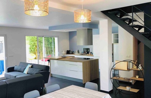 Pessac House | Villa Rafael with Pool in Pessac: Fun and Relaxing