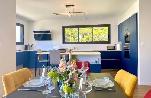 Bretignolles-sur-Mer Villa | Villa Rosemonde Beach 700m Heated Pool Boules Pitch Garden Sleeps 8