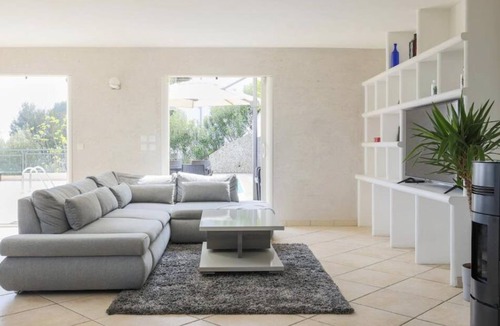 Nice Villa | Villa Spacieuse Avec Piscine Proche de la Promenade Des Anglais