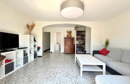 Frejus Plage Villa | Villa Sunny - Bord de mer - Tout à pied- Grande terrasse - Clim - Wifi - Idéal familles & amis