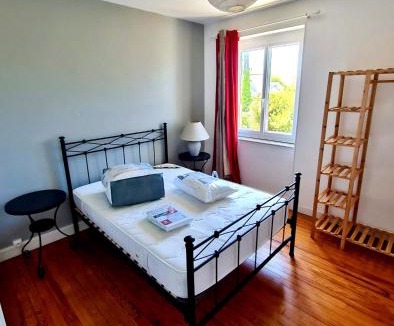 Penmarch House | Villa SURF Situation exceptionnelle à 3 min à pied de la plage de Pors Carn Pour 5 personnes Authentique Bien équipée Jardin & BBQ Parking privatif