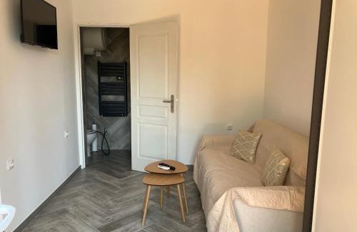 Roquefort-les-Pins Apartment | Villa Thyziri