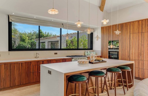 Ramatuelle Villa | Villa Utopia Summary: