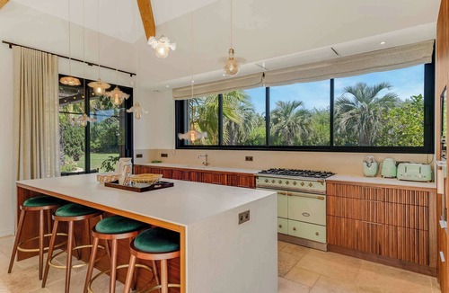 Ramatuelle Villa | Villa Utopia Summary: