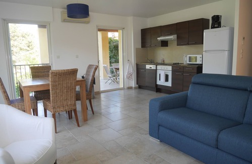 Montauroux Apartment | VILLA VERDI D AIR CONDITIONED APARTMENT WITH TERRACE AND PRIVATE GARDEN POOL
