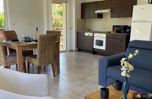 Montauroux Apartment | VILLA VERDI D AIR CONDITIONED APARTMENT WITH TERRACE AND PRIVATE GARDEN POOL