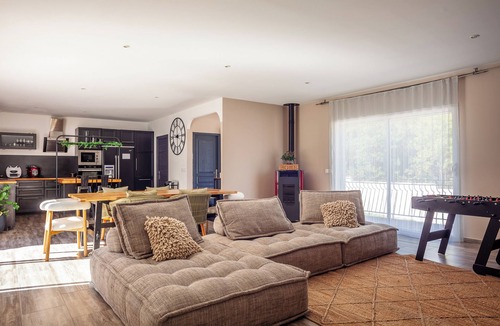 Meounes-les-Montrieux Villa | Villa with Private Pool, Wi-Fi and Air Conditioning