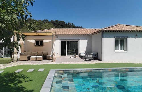 Meounes-les-Montrieux Villa | Villa with Private Pool, Wi-Fi and Air Conditioning