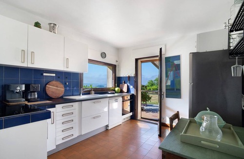 Tombeboeuf House | Villa with 360° Views, Private Pool, Lake View and Wi-Fi