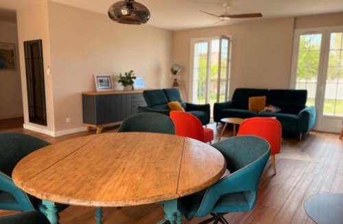 Angoulins House | Villa with large terrace and garden in Angoulins