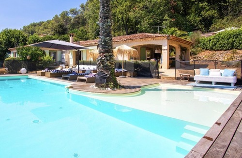 Tourrettes-sur-Loup Villa | Villa with salty infinity pool and view over hills on French Riviera