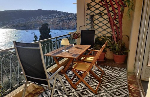 Villefranche-sur-Mer Apartment | Vintage flat on Villefranche bay Free car-park