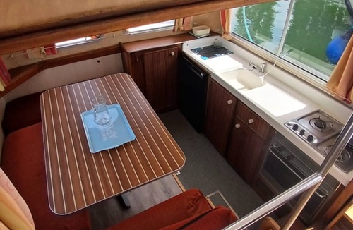 Cognac Boat Rental | Vintage houseboat on the water - 6 guests