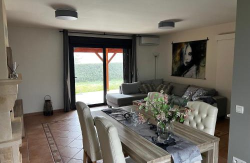 Castelnaud-la-Chapelle Apartment | Volledig genieten in luxe en modern appartement Liz