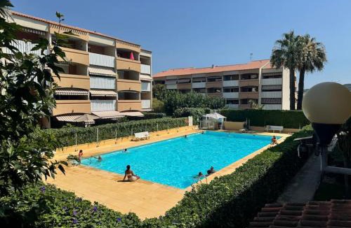 Les Sablettes Apartment | Votre séjour reposant proche plage, climatisation, piscine et parking privé - arrivée autonome - lit queen size