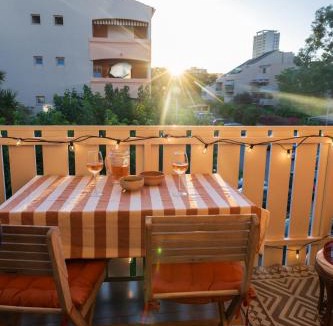 Les Sablettes Apartment | Votre séjour reposant proche plage, climatisation, piscine et parking privé - arrivée autonome - lit queen size