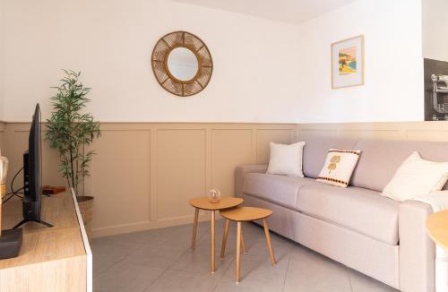 Les Sablettes Apartment | Votre séjour reposant proche plage, climatisation, piscine et parking privé - arrivée autonome - lit queen size