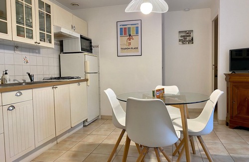 Tharon-Plage Cottage | Waterfront 2-Bedroom Cottage with Terrace in Saint-Michel-Chef-Chef