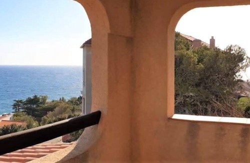 Antheor House | Waterfront House With Sea View