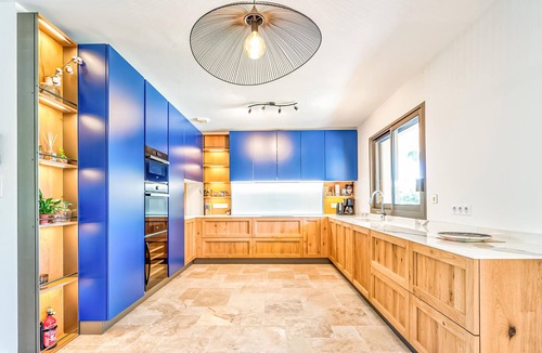 Roquefort-les-Pins House | Welcome to this charming vacation home with pool and private tennis court.