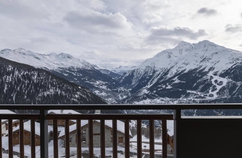 Les Eucherts Apartment | Wifi, 200m from shops, fitness, swimming pool, sauna, hammam, balcony, parking, tv, ski locker, 65m²