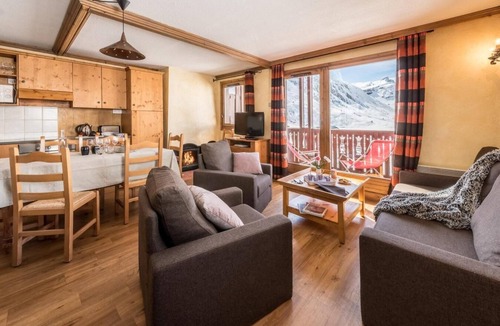 Les Almes Apartment | Wifi, 200m from resort center, balcony, fireplace or stove, tv, ski locker, 70m², Tignes