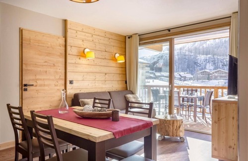 Les Boisses Apartment | Wifi, 300m from resort center, swimming pool, balcony, tv, ski locker, 75-80m², Tignes