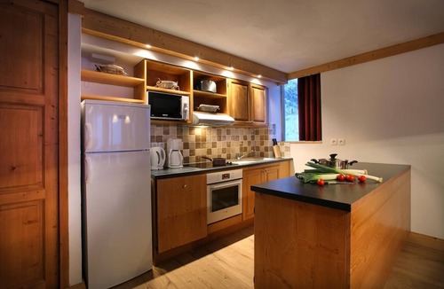 Arc-2000 Apartment | Wifi, 50m from resort center, fitness, swimming pool, sauna, hammam, balcony, tv, ski locker, 38m²