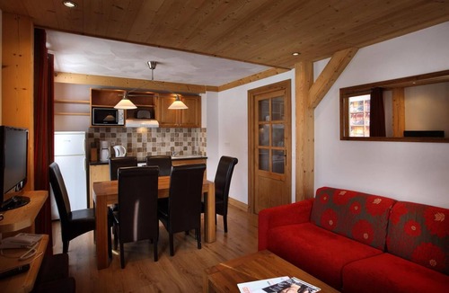 Arc-2000 Apartment | Wifi, 50m from resort center, fitness, swimming pool, sauna, hammam, balcony, tv, ski locker, 45m²