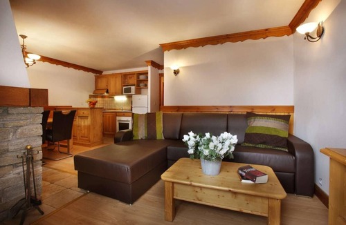 Oz-en-Oisans Apartment | Wifi, 50m from resort center, fitness, swimming pool, sauna, hammam, balcony, tv, ski locker, 40m²