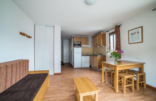 Les Bottieres Apartment | Wifi, swimming pool, terrace, balcony, parking, tv, ski locker, 24m², Les Bottières