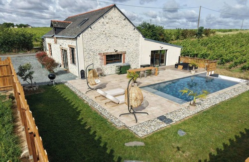 Val-du-Layon House | Wine barn with pool in the heart of Layon