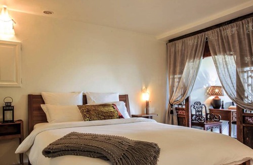 Coursegoules Apartment | World famous garden offers luxury suite in "Colonial" style.