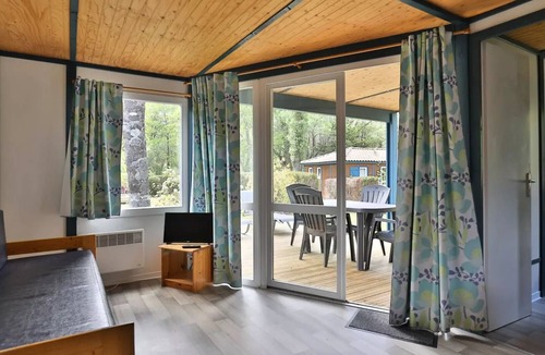 Saint-Paul-les-Dax Ski Chalet | XL 3-Room Chalet for 4–6 People + TV