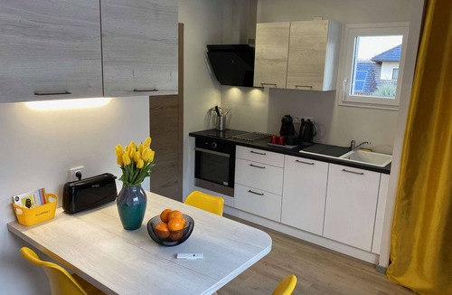 Drumettaz-Clarafond Apartment | Yellow Cab - Air-conditioned 3* apartment with terrace and mountain views