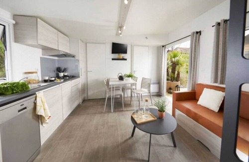 Tharon-Plage House | ZEcamping familial espace aquatique pet friendly mobil-home TV 34m2