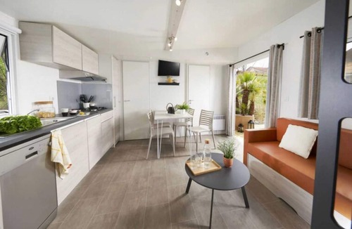 Tharon-Plage House | ZEcamping familial parc aquatique animaux acceptés mobil-home TV 34m2