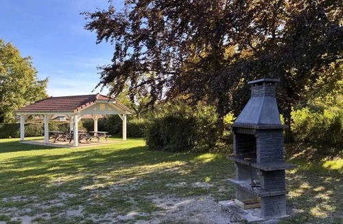 Gex House | ZEcamping 3 étoiles locatif TV LV clim 35m2 6 pers