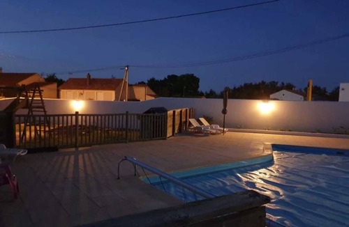 Arvert House | ZEcamping 3 étoiles piscine 4km plage chiens acceptés locatif TV 30m2