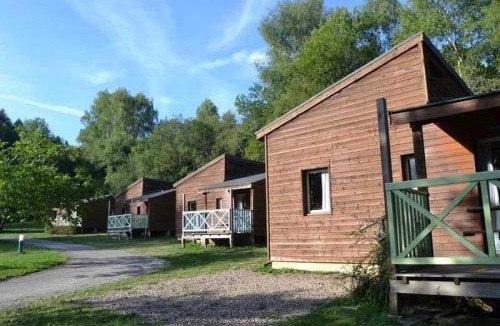 Correze Ski Chalet | ZEcamping 3 étoiles animaux acceptés piscine chauffée et épicerie