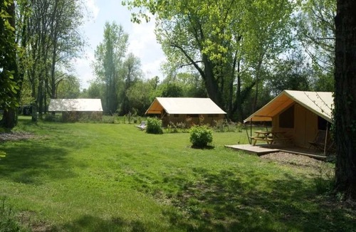 Vendoire House | ZEcamping 3 étoiles piscine chauffée pataugeoire tente 41m2 4 pers