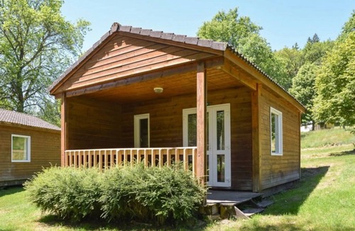 Correze Ski Chalet | ZEcamping 3 étoiles piscine chauffée chiens acceptés mobil-home 4 pers
