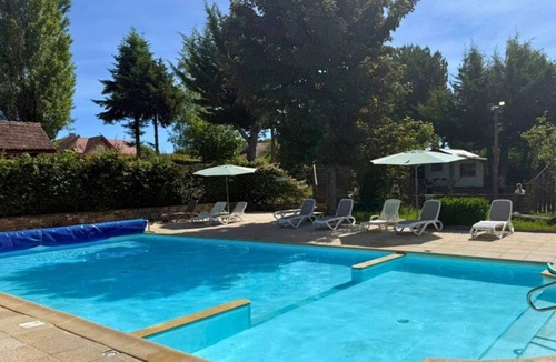 Messery Ski Chalet | ZEcamping 3 étoiles piscine couverte chalet TV BBQ clim 34m2