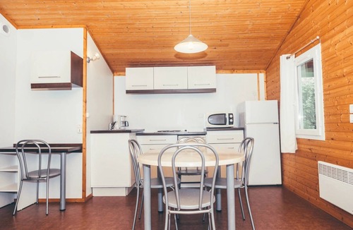 Beynat Ski Chalet | ZEcamping 3 étoiles piscine couverte cottage TV LV 35m2